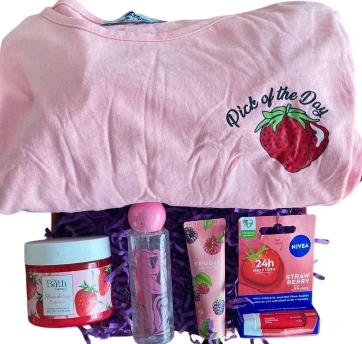 ÇİLEK KOKUSU  HEDİYE, HEDİYE SETİ, DOĞUM GÜNÜ HEDİYESİ, SEVGİLİYE ÖZEL HEDİYE, KİŞİYE ÖZEL HEDİYE, KADINA HEDİYE, ERKEĞE HEDİYE, ROMANTİK HEDİYE