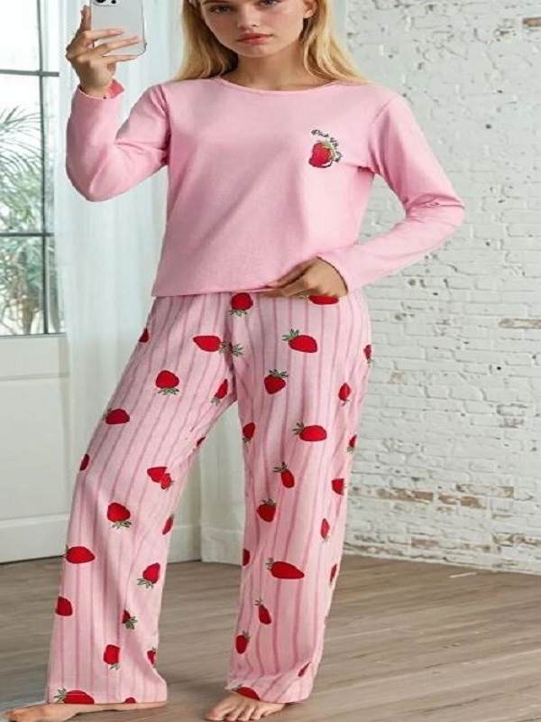 ÇİLEK KOKUSU  HEDİYE, HEDİYE SETİ, DOĞUM GÜNÜ HEDİYESİ, SEVGİLİYE ÖZEL HEDİYE, KİŞİYE ÖZEL HEDİYE, KADINA HEDİYE, ERKEĞE HEDİYE, ROMANTİK HEDİYE