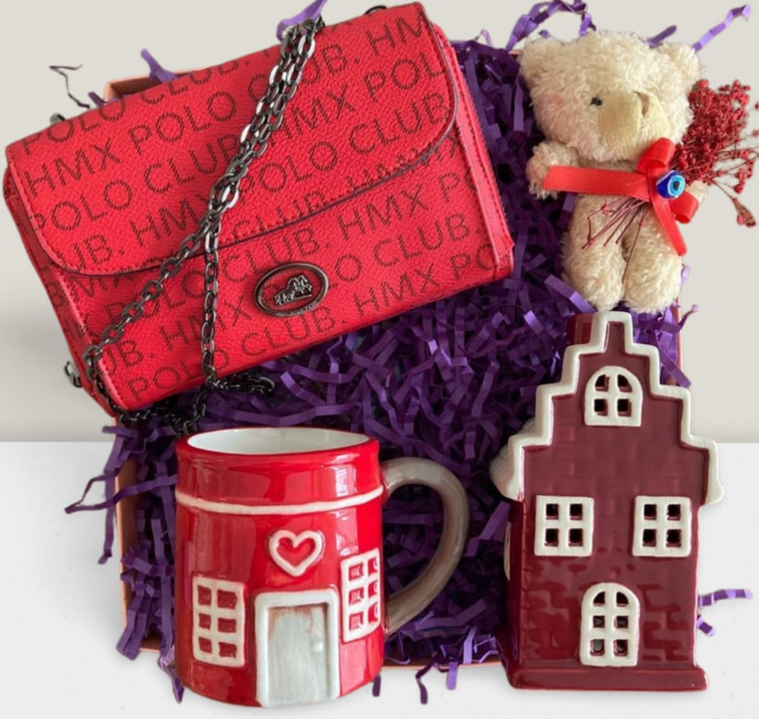 KIRMIZI PANJURLU EV  HEDİYE, HEDİYE SETİ, DOĞUM GÜNÜ HEDİYESİ, SEVGİLİYE ÖZEL HEDİYE, KİŞİYE ÖZEL HEDİYE, KADINA HEDİYE, ERKEĞE HEDİYE, ROMANTİK HEDİYE