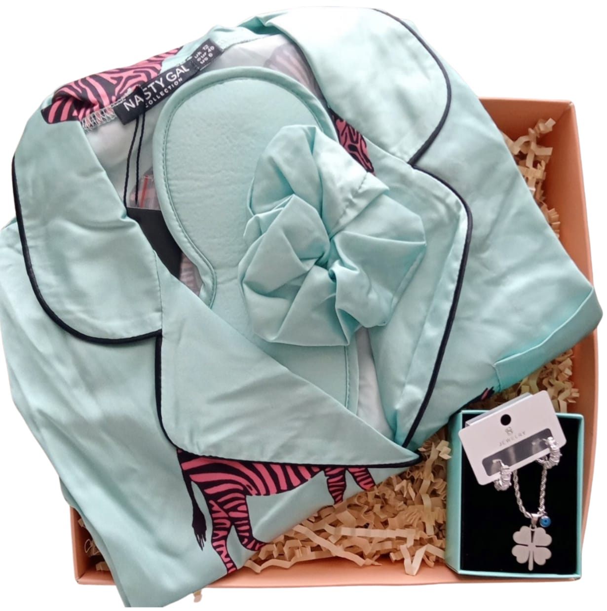 LOVELANDIM HEDİYE, HEDİYE SETİ, DOĞUM GÜNÜ HEDİYESİ, SEVGİLİYE ÖZEL HEDİYE, KİŞİYE ÖZEL HEDİYE, KADINA HEDİYE, ERKEĞE HEDİYE, ROMANTİK HEDİYE